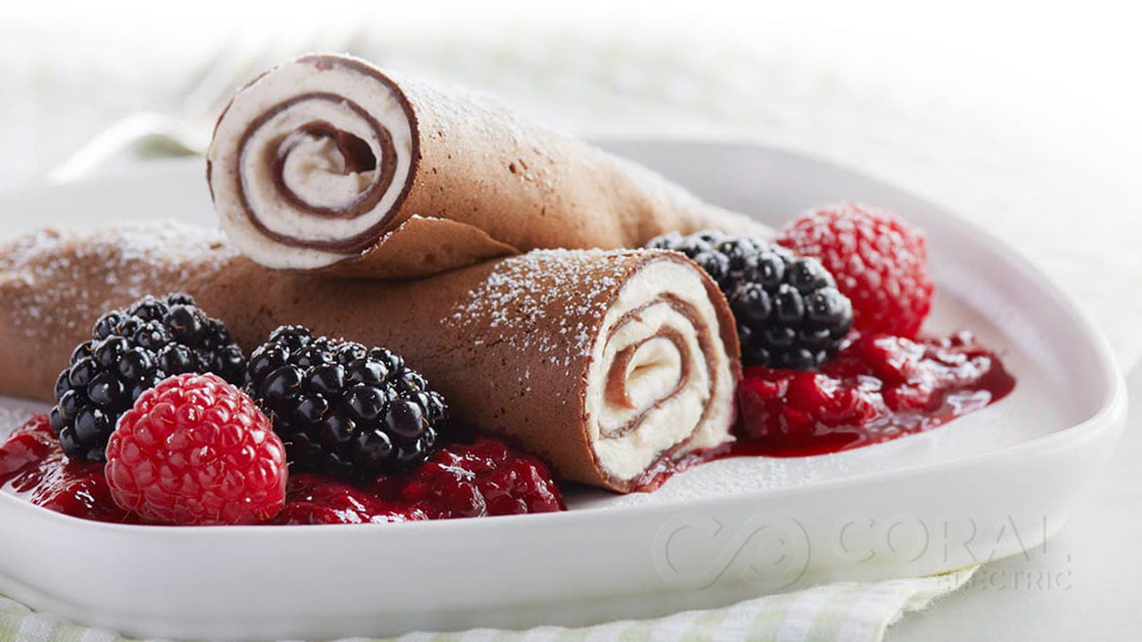 Čokoladne palačinke sa kremom i sosom od kupina